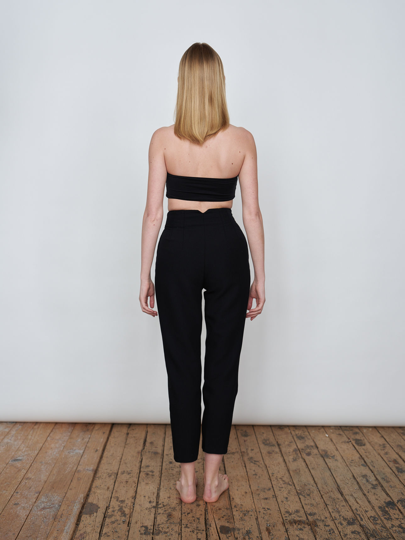 Iryna Berdnyk, agency digital, back view