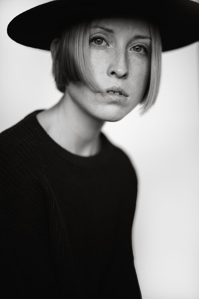 Iryna Berdnyk, black-and-white portrait in a wide-brim hat